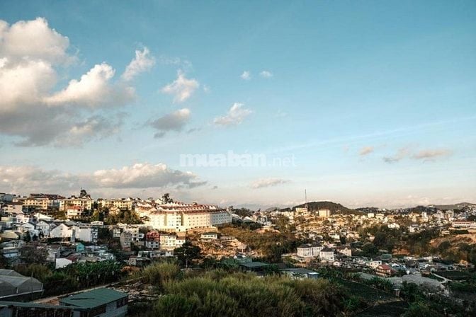 Bán khách sạn giá đầu tư, mặt tiền đường Triệu Việt Vương Đà Lạt 