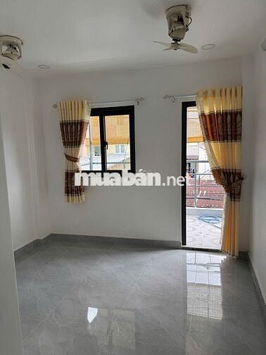 Cho thuê nhà Nguyên Căn Mặt Tiền Đường 100B TÔN ĐẢN Q4 