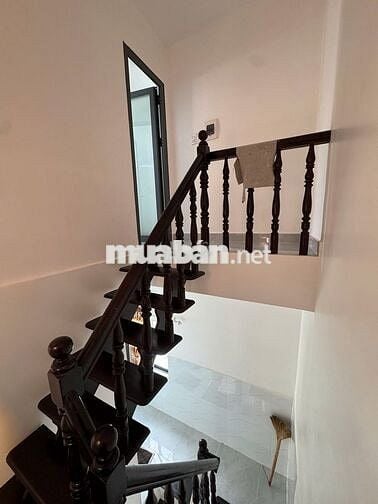 Cho thuê nhà Nguyên Căn Mặt Tiền Đường 100B TÔN ĐẢN Q4 