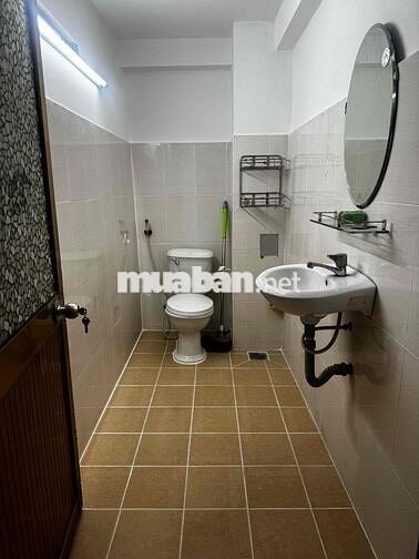 NHÀ CHO THUÊ HXH , ĐẤT THÁNH, PHƯỜNG 6, TÂN BÌNH. DT 5X15M. 4PN