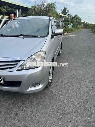 Toyota Innova 2011 Bạc