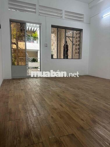 NHÀ CHO THUÊ HXH , ĐẤT THÁNH, PHƯỜNG 6, TÂN BÌNH. DT 5X15M. 4PN
