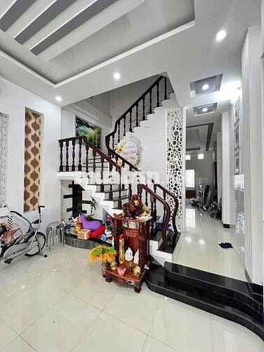 Nhà 2 lầu 4pn có nội thất KDC Hưng pHú 1