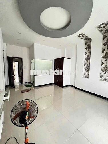 Nhà 2 lầu 4pn có nội thất KDC Hưng pHú 1