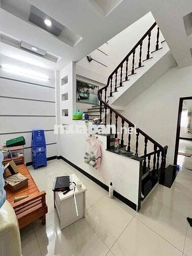 Nhà 2 lầu 4pn có nội thất KDC Hưng pHú 1
