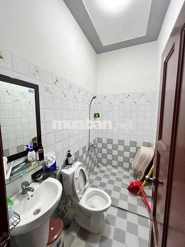 Nhà 2 lầu 4pn có nội thất KDC Hưng pHú 1