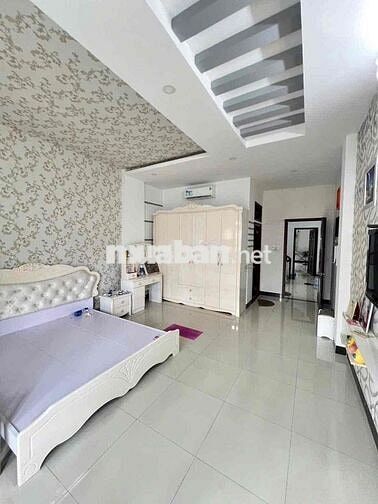 Nhà 2 lầu 4pn có nội thất KDC Hưng pHú 1