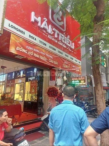 Đồng Hồ Hải Triều Tuyển Dụng Bảo Vệ Showroom
