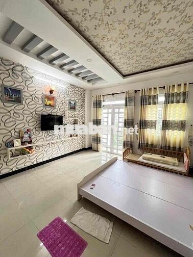 Nhà 2 lầu 4pn có nội thất KDC Hưng pHú 1