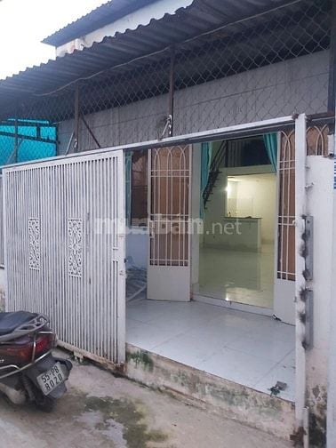 Cho thuê nhà nguyên căn giá rẻ gần Ngã Tư Ga quận 12