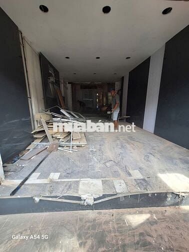 Cho thuê mặt bằng tại 656/ Quang Trung. DT 2,5 x 8,5m, có gác