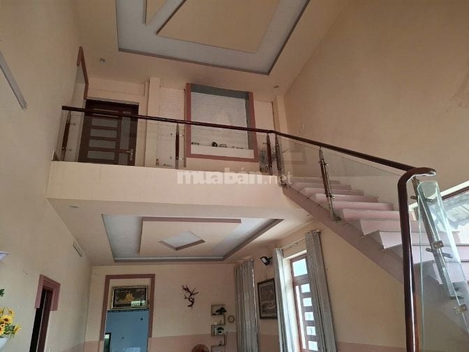 Nhà 1 trệt 1 lầu. 5 phòng ngủ, gần KCN Phước Đông. 2,3 tỷ 
