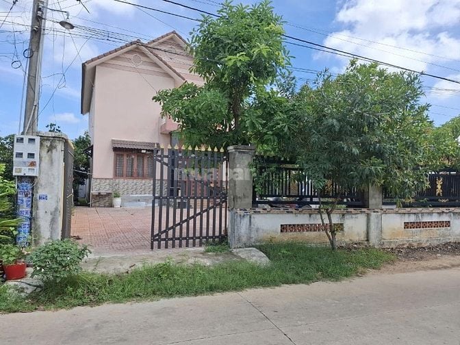 Nhà 1 trệt 1 lầu. 5 phòng ngủ, gần KCN Phước Đông. 2,3 tỷ 