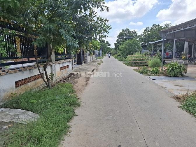 Nhà 1 trệt 1 lầu. 5 phòng ngủ, gần KCN Phước Đông. 2,3 tỷ 