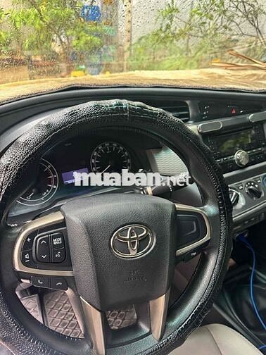Toyota Innova 7 chỗ Trắng