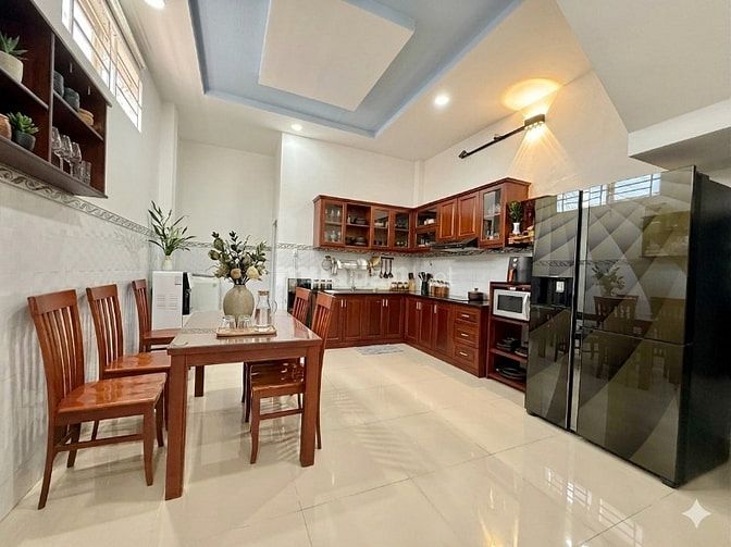 Bán nhà Quốc lộ 13 ngay KĐT Vạn Phúc, 76m2, 3 tầng 4PN, HXH, 7.35 tỷ