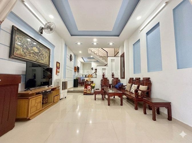 Bán nhà Quốc lộ 13 ngay KĐT Vạn Phúc, 76m2, 3 tầng 4PN, HXH, 7.35 tỷ