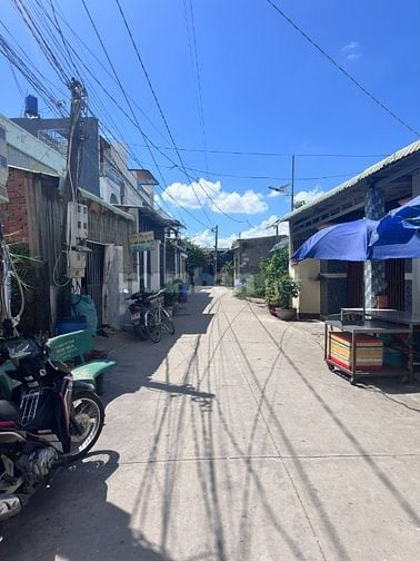 Nhà 1 trệt 1 lầu 40m2 Hóc Môn 495tr có sổ hồng sang tên chính chủ
