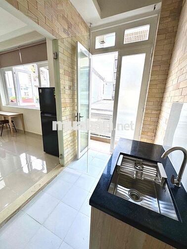 Căn hộ tách bếp siêu thoáng ngay gần Cầu Kinh Tẻ Q7-Q4