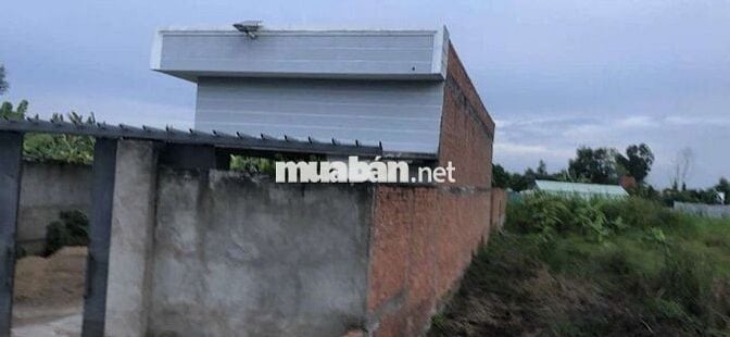 Nhà yến mặt tiền đường kênh Công Si 