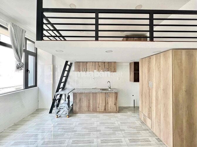 PHÒNG MỚI GIÁ RẺ GÁC CAO, BAN CÔNG THOÁNG, RỘNG 35m2 GẦN ĐH UTH, Q1