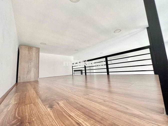 PHÒNG MỚI GIÁ RẺ GÁC CAO, BAN CÔNG THOÁNG, RỘNG 35m2 GẦN ĐH UTH, Q1