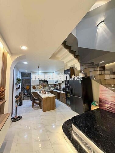 thu hút:  🏡 Nhà đẹp Full nội thất | 4PN | Hẻm xe hơi | Gần Q1 & Phú Mỹ