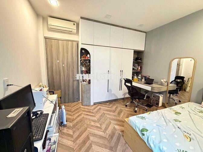 thu hút:  🏡 Nhà đẹp Full nội thất | 4PN | Hẻm xe hơi | Gần Q1 & Phú Mỹ