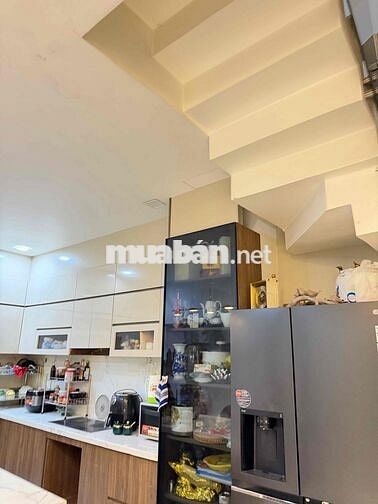 thu hút:  🏡 Nhà đẹp Full nội thất | 4PN | Hẻm xe hơi | Gần Q1 & Phú Mỹ