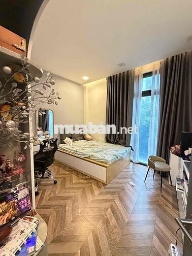 thu hút:  🏡 Nhà đẹp Full nội thất | 4PN | Hẻm xe hơi | Gần Q1 & Phú Mỹ