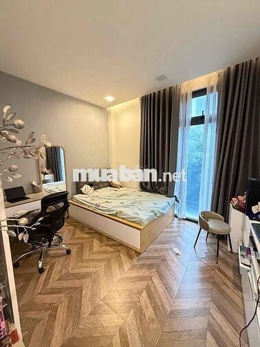 thu hút:  🏡 Nhà đẹp Full nội thất | 4PN | Hẻm xe hơi | Gần Q1 & Phú Mỹ