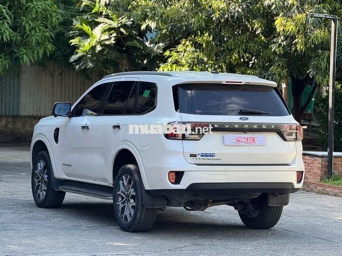 Ford Everest Titanium 2023 Trắng 7 chỗ