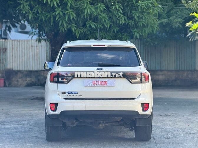 Ford Everest Titanium 2023 Trắng 7 chỗ