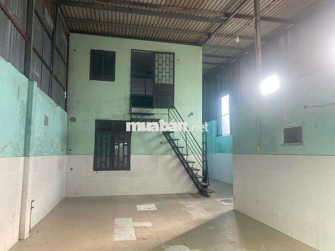 Kho Dĩ An gần ngã tư Chiêu Liêu 350m²/16tr sẵn 3fa văn phòng làm việc