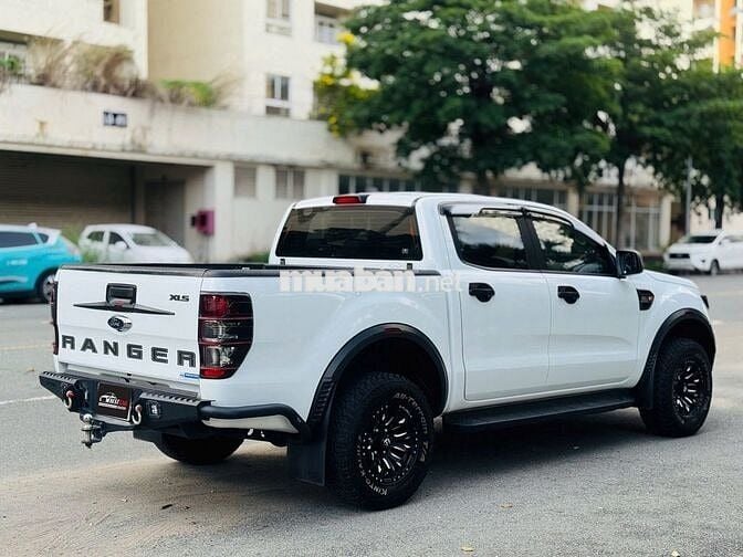 Ford Ranger XLS AT 2022 Trắng 20.000 km