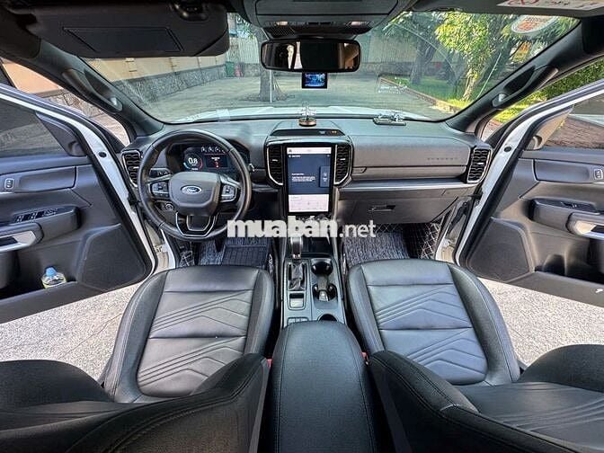 Ford Everest Titanium 2023 Trắng 7 chỗ