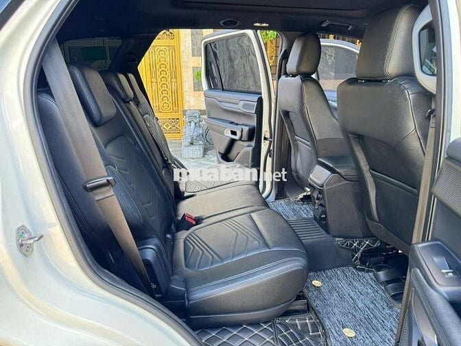 Ford Everest Titanium 2023 Trắng 7 chỗ