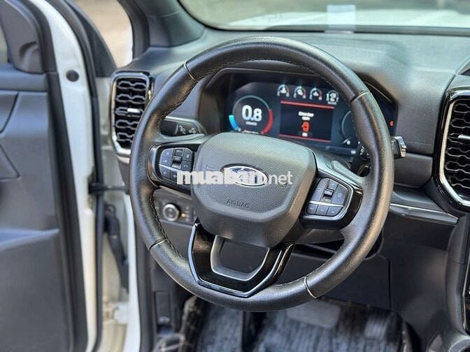 Ford Everest Titanium 2023 Trắng 7 chỗ
