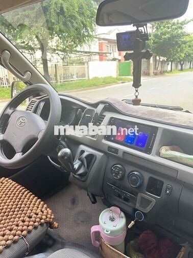 Toyota Hiace 2011 16 chỗ hạ tải 6 chỗ