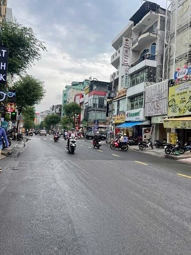 NHÀ PHỐ MẶT TIỀN 724 Sư Vạn Hạnh, P. Hòa Hưng, TP.HCM