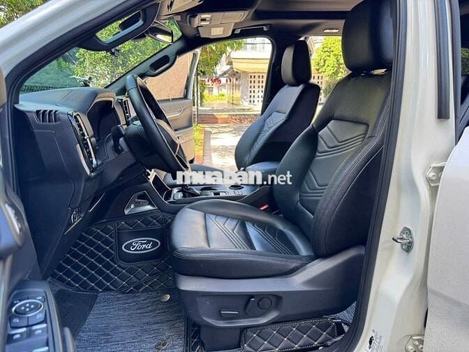 Ford Everest Titanium 2023 Trắng 7 chỗ