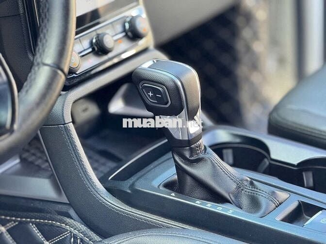 Ford Everest Titanium 2023 Trắng 7 chỗ