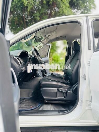 Ford Ranger XLS AT 2022 Trắng 20.000 km