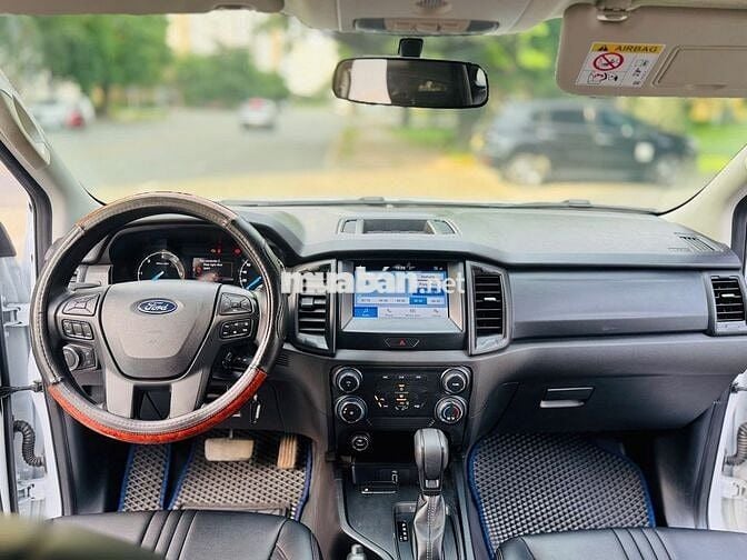 Ford Ranger XLS AT 2022 Trắng 20.000 km