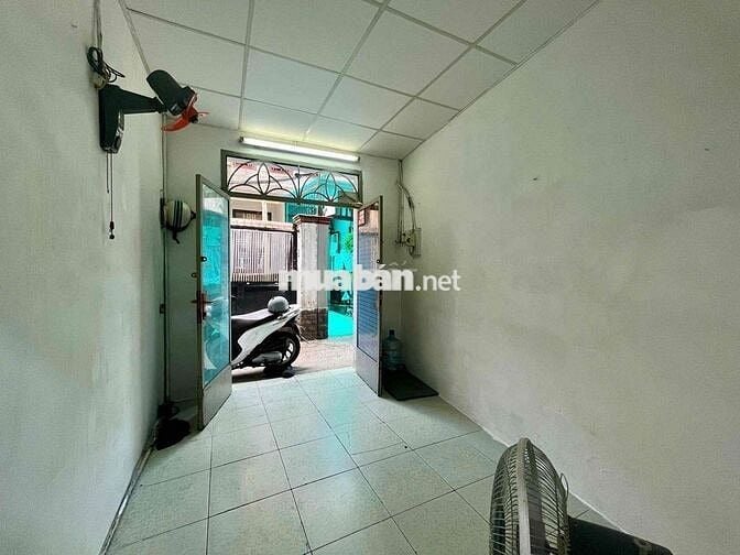 Chính chủ cho thuê_Nhà nguyên căn_Trệt lầu_Sát mặt tiền Hoàng Sa Q3