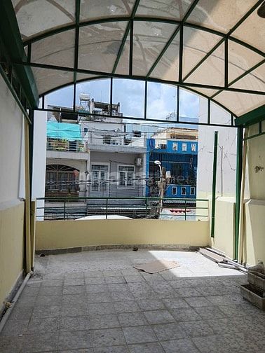 CHO THUÊ MB ĐẸP, SÁT TRƯỜNG CẤP 1, PHỤ HUYNH HỌC SINH QUA LẠI RẤT ĐÔNG