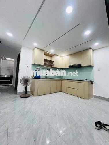cho thuê nhà mới xây Thạnh xuân 52 dt 4x18m sân ô tô