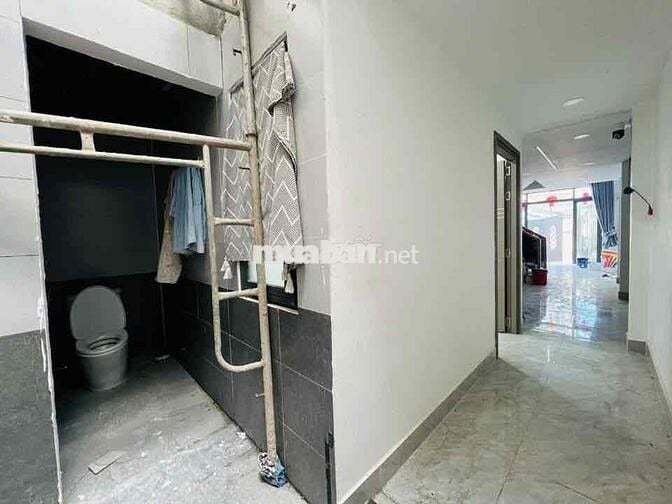cho thuê nhà mới xây Thạnh xuân 52 dt 4x18m sân ô tô