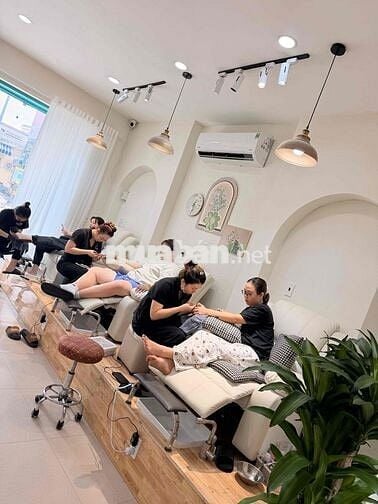 tuyển thợ nail gội , yếu đào tạo thêm