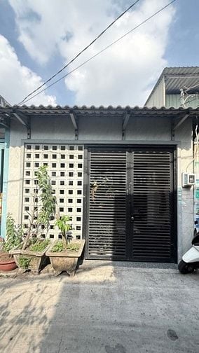 Bán nhà Bình tân ,,đường tỉnh lộ 10 hẽm 🚘 chỉ 1 sẹt tdtsd 100m2 